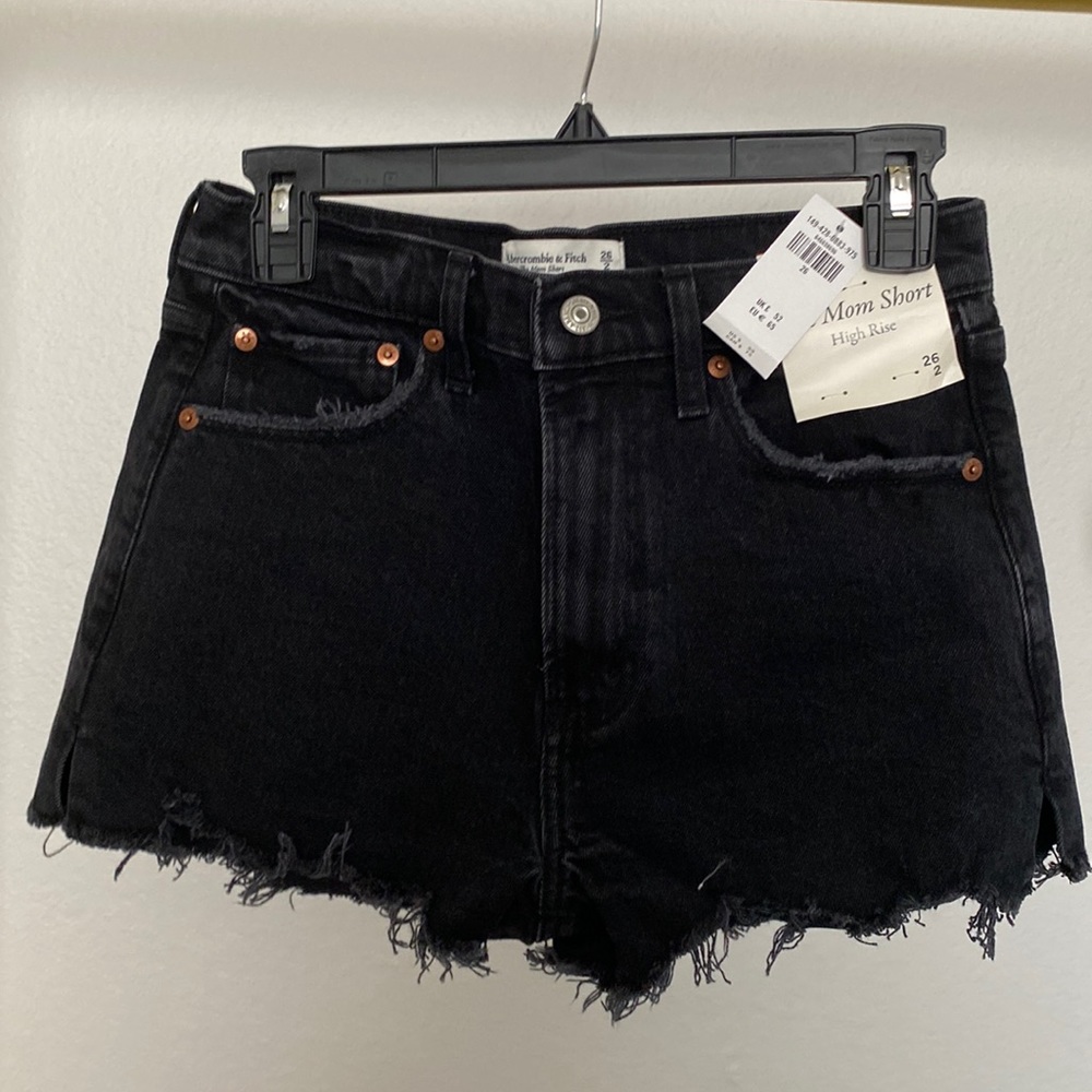 New with tags Abercrombie mom short high rise black!